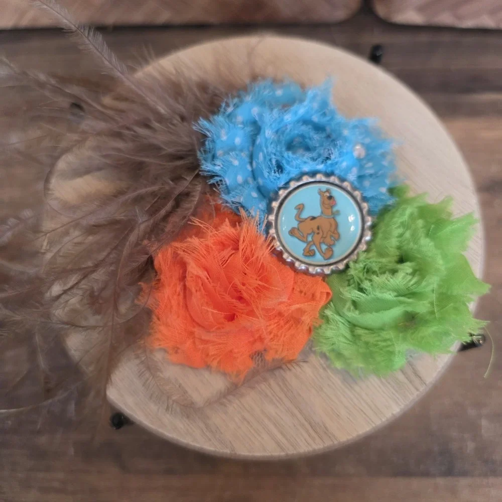 Scooby-Doo Bottlecap Hair Accessory‎ Feathers Orange Blue Green Chiffon Roses